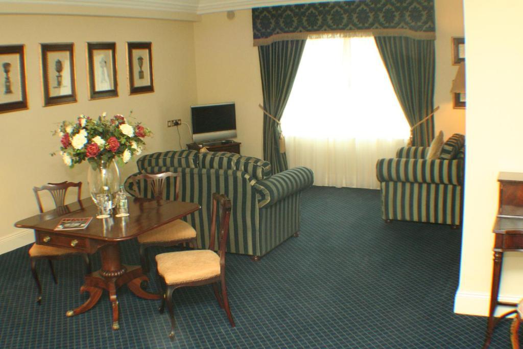 Maudlins House Hotel Naas Esterno foto